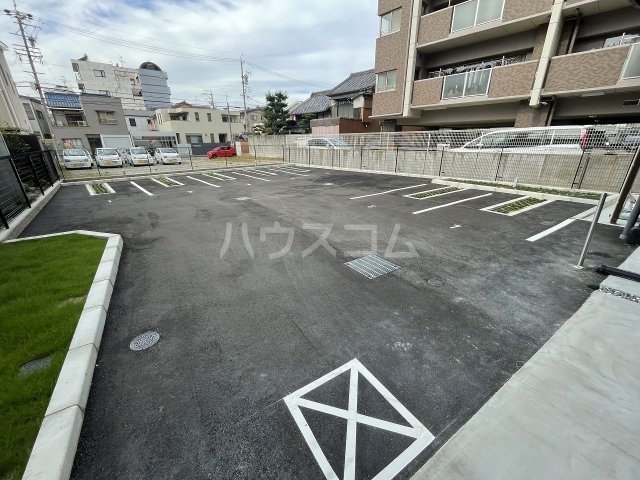 27/30 駐車場