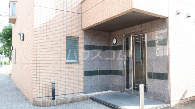 20/23 エントランス