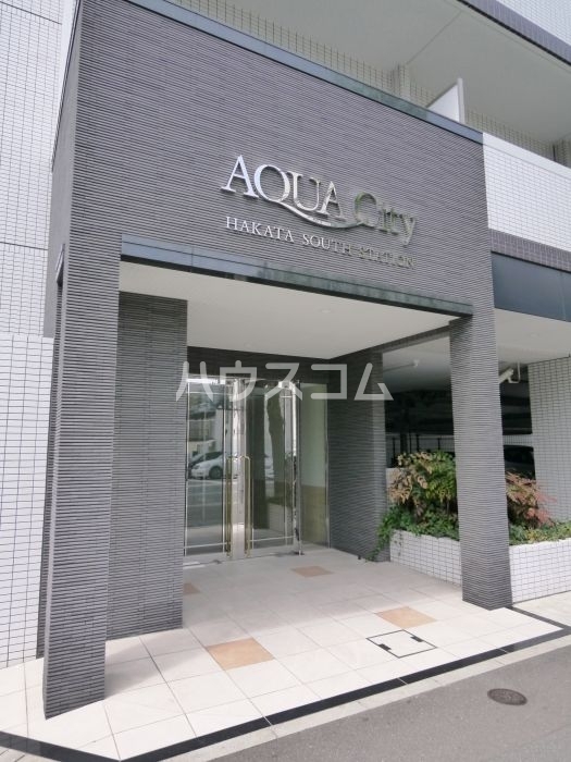 18/23 エントランス