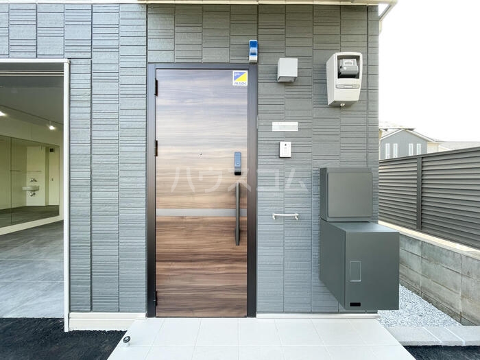 28/30 エントランス