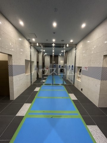 28/30 エントランス