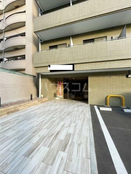 17/25 エントランス