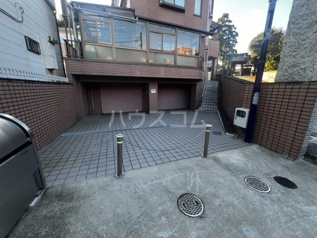 21/30 エントランス