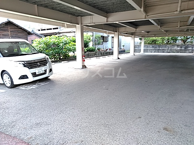 16/17 駐車場
