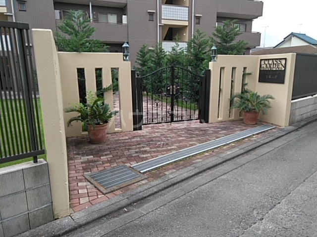 28/30 エントランス