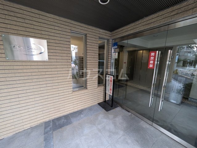 22/27 エントランス