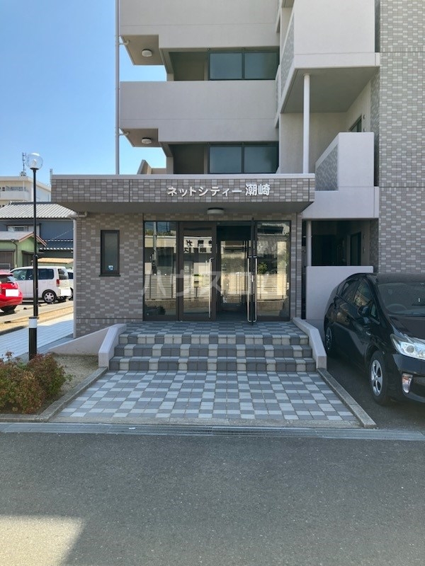 28/30 エントランス