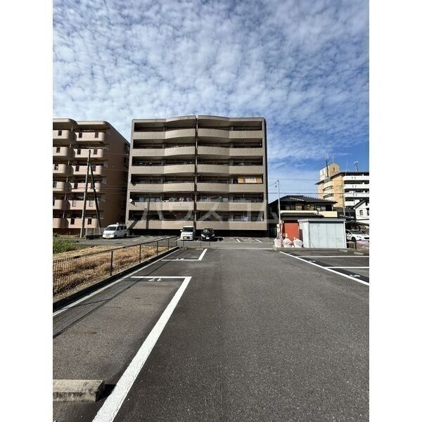 20/23 駐車場
