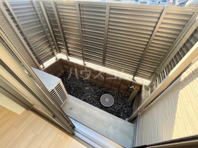 19/25 バルコニー