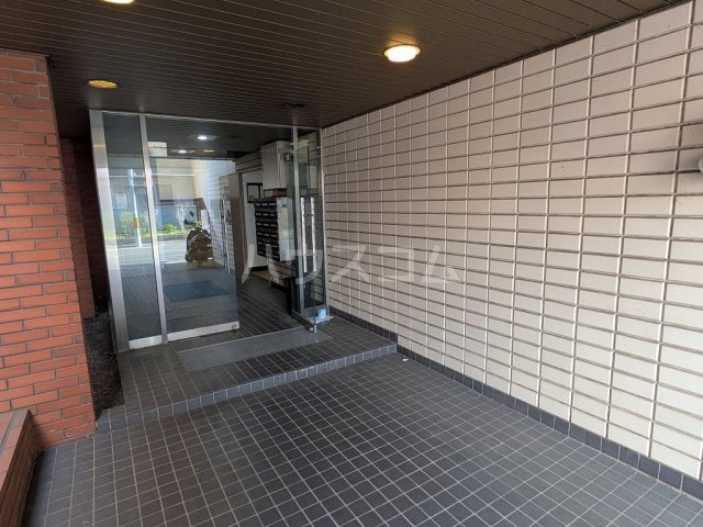 22/23 エントランス