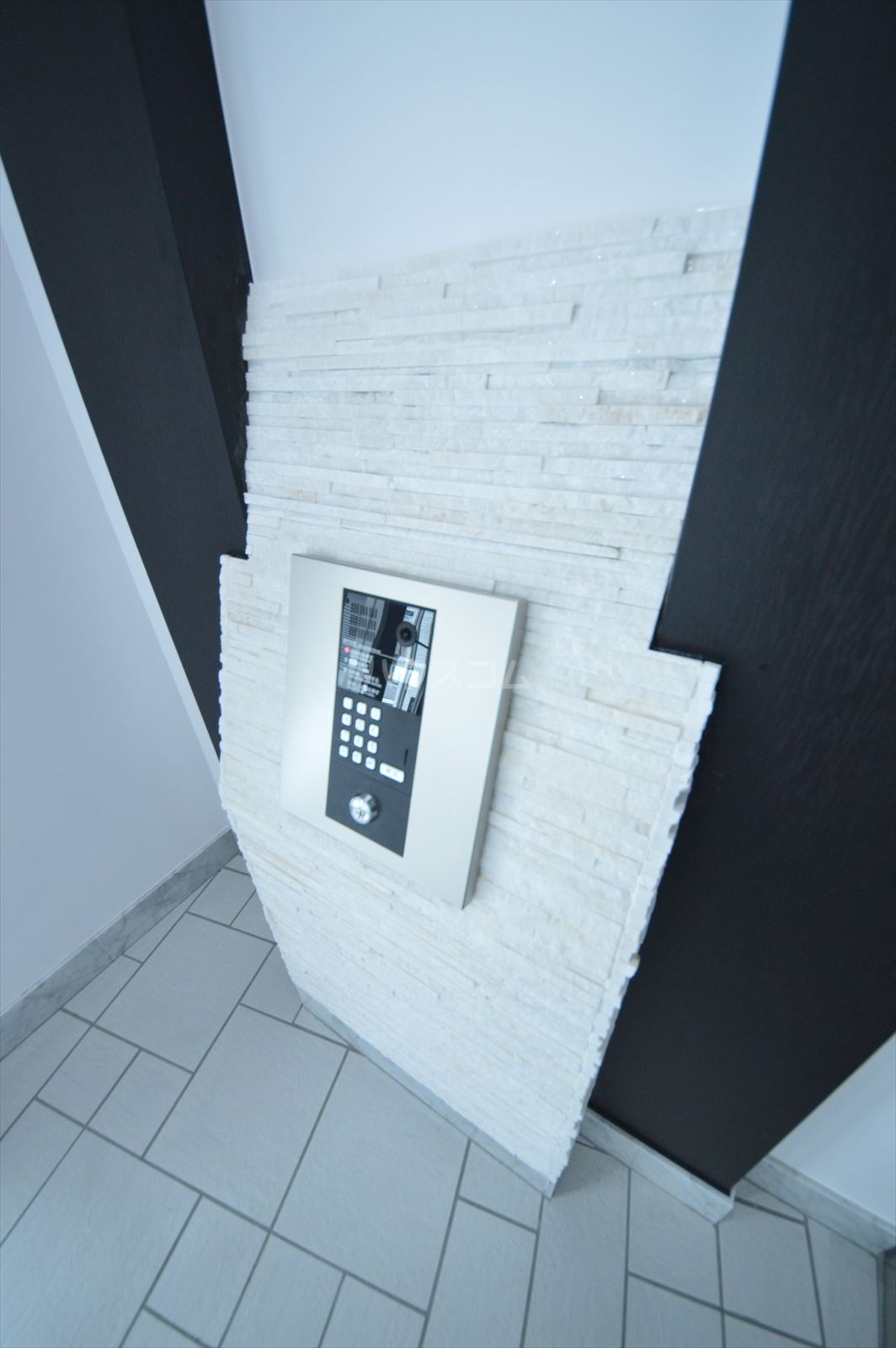 25/30 エントランス