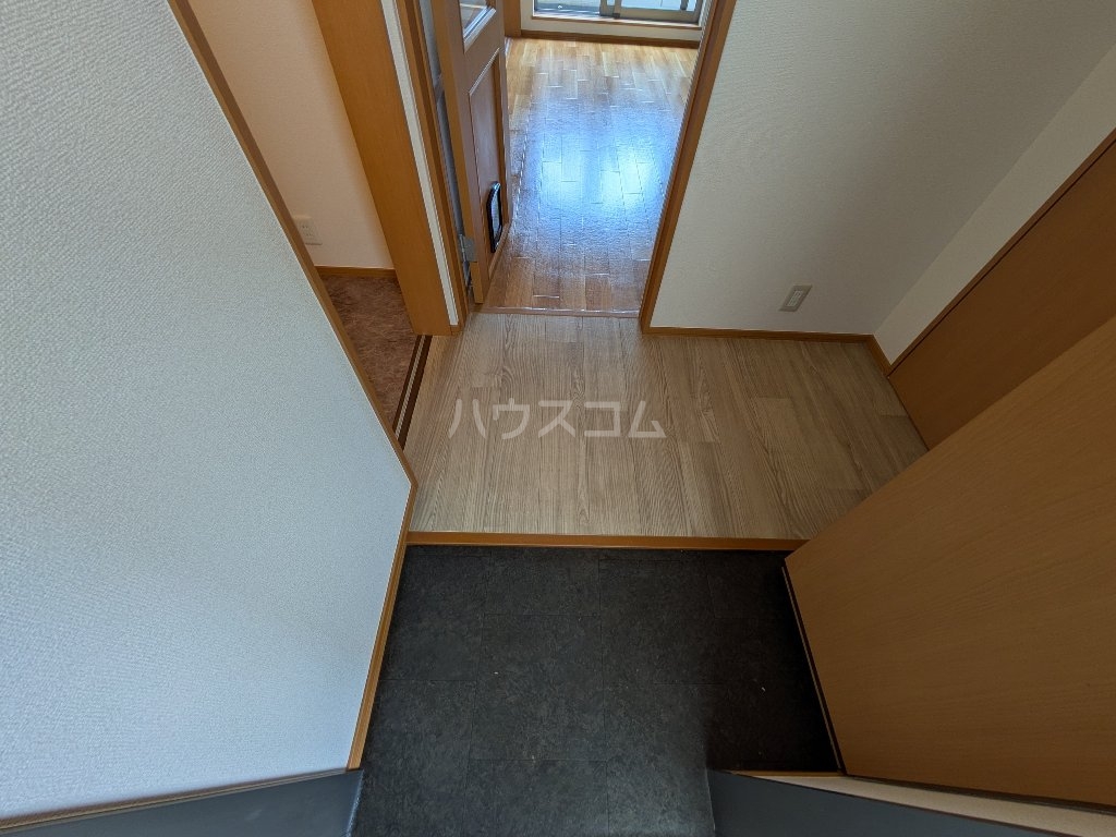16/30 玄関