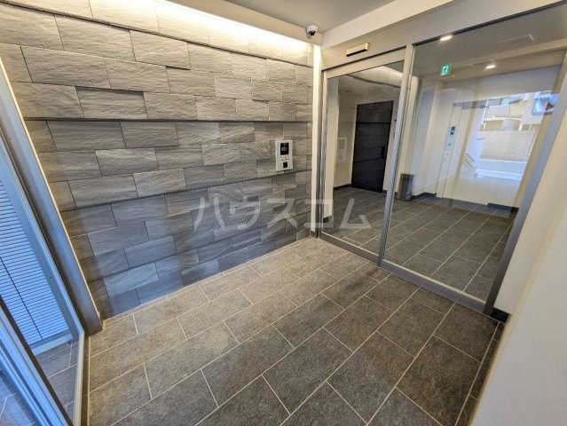 25/30 エントランス