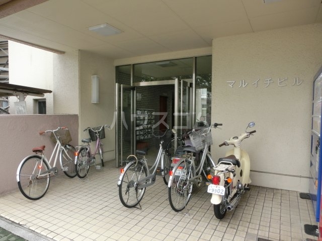 21/30 エントランス