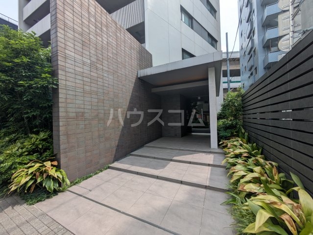 20/30 エントランス