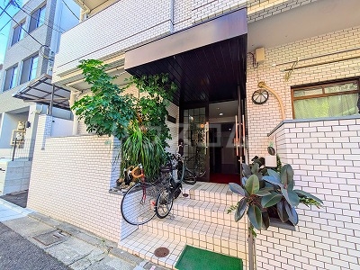 21/25 エントランス