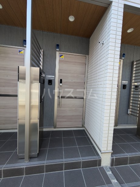 20/21 エントランス