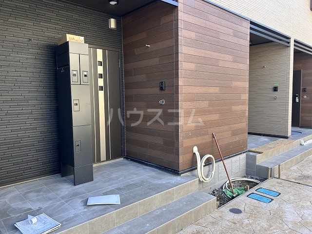 24/30 エントランス