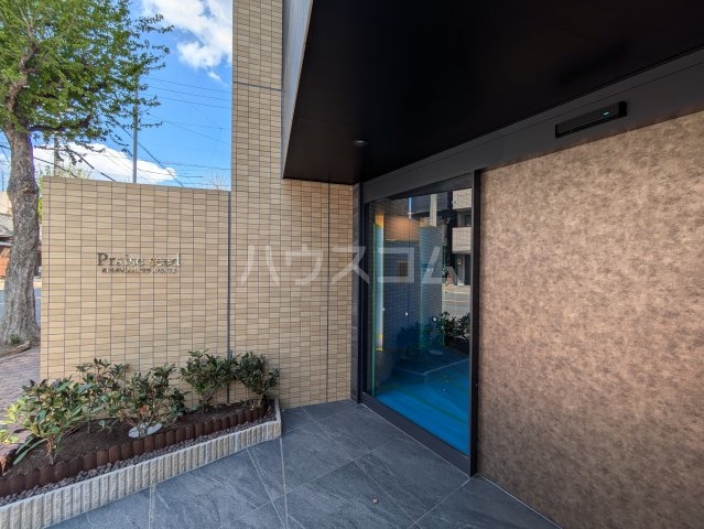 18/28 エントランス