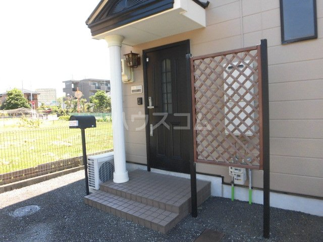 18/23 エントランス