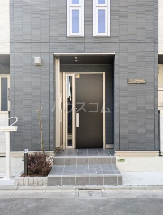 16/18 エントランス