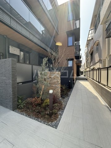 23/30 エントランス