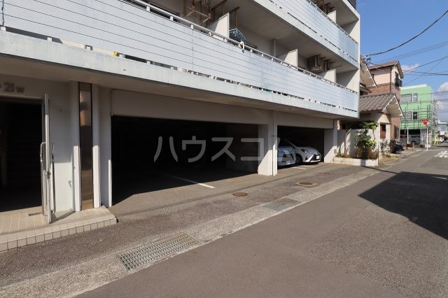 21/26 駐車場