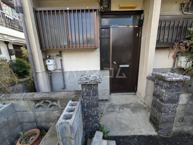 27/30 エントランス