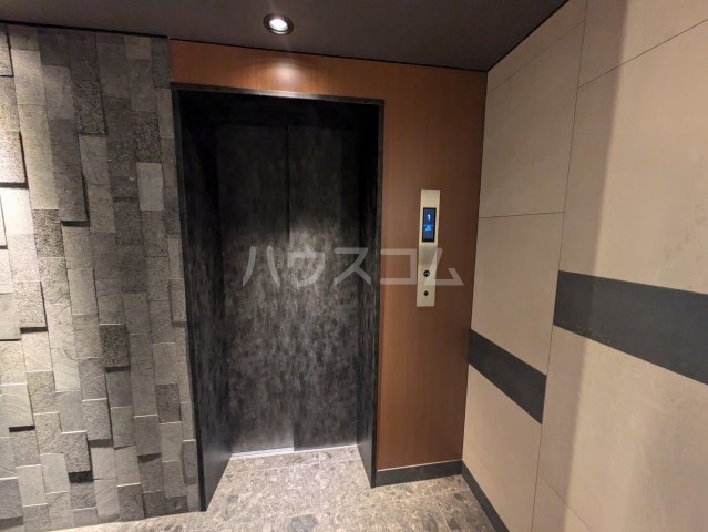 21/30 エントランス