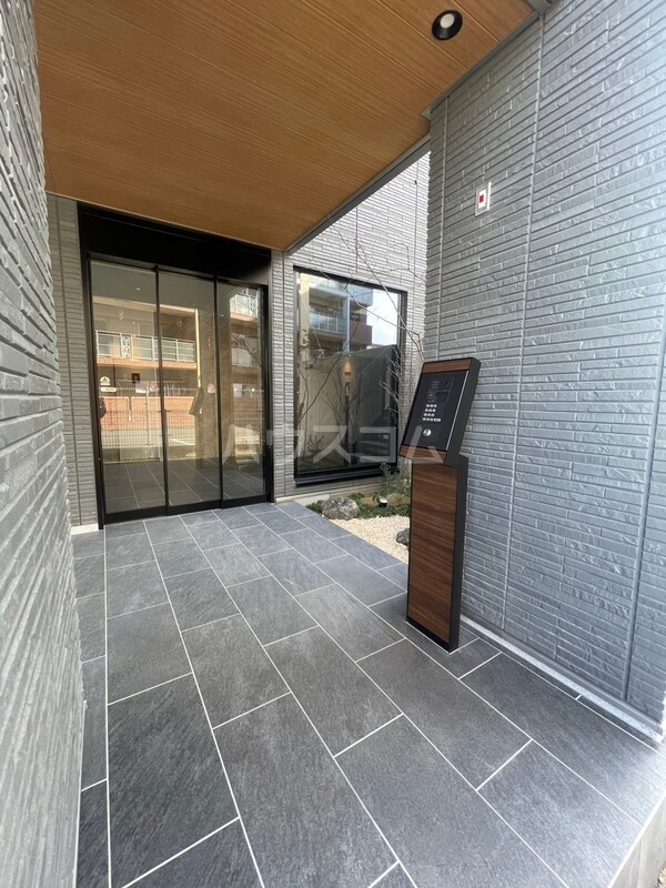 2/3 エントランス