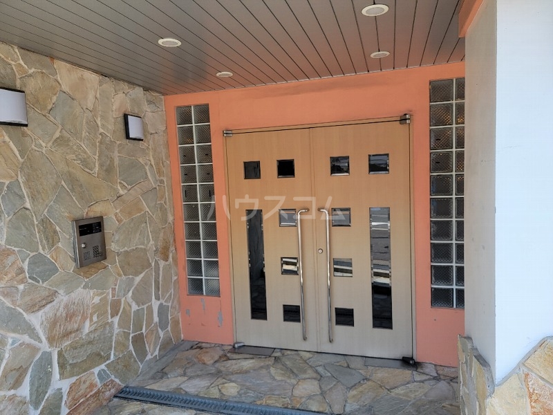 28/30 エントランス