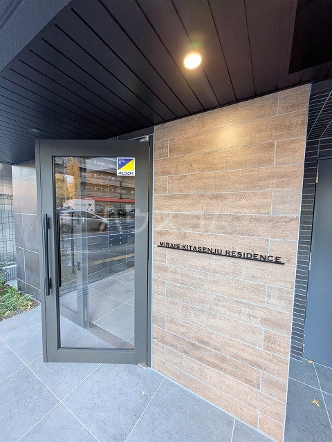 23/30 エントランス