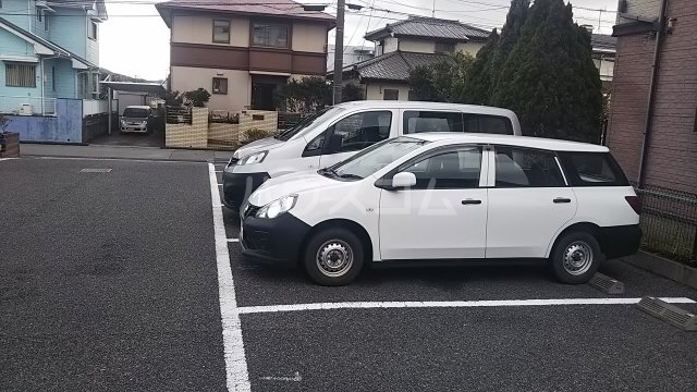 15/15 駐車場