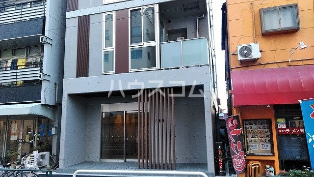 16/20 エントランス