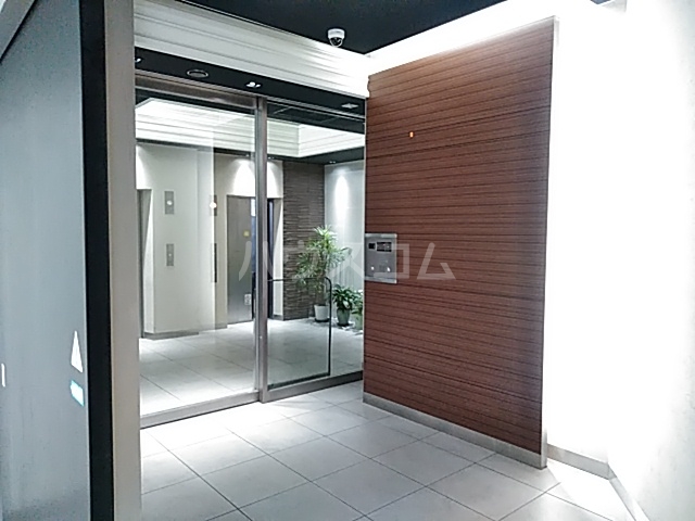 20/30 エントランス