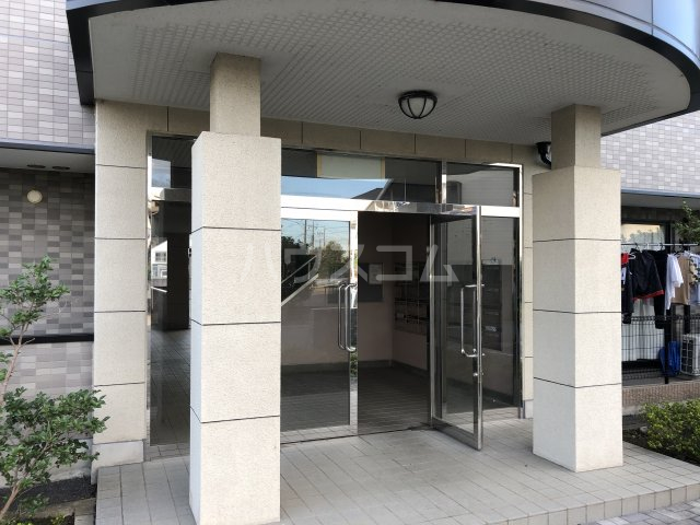 23/30 エントランス