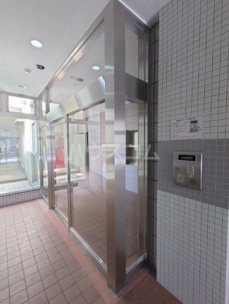 23/25 エントランス