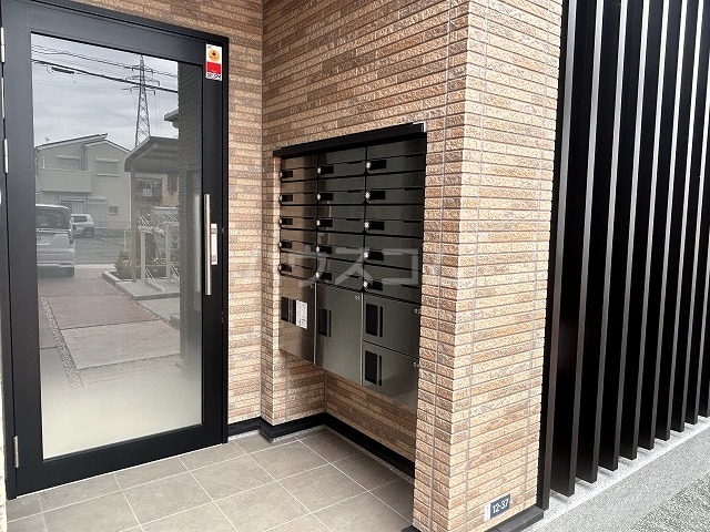 28/30 エントランス