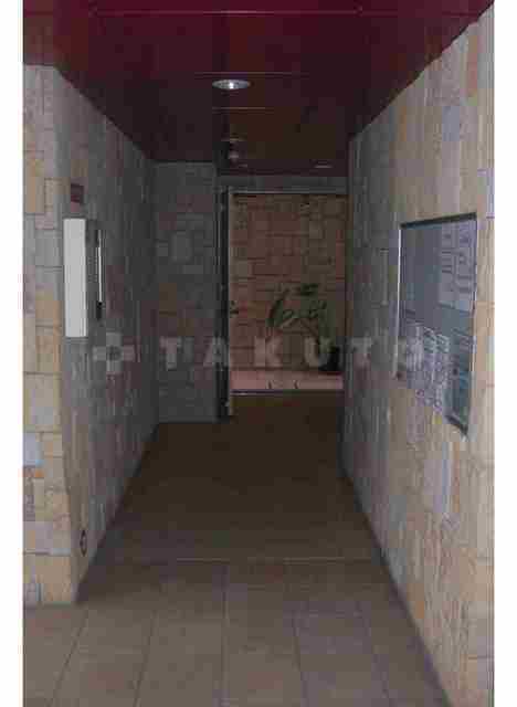 16/23 エントランス