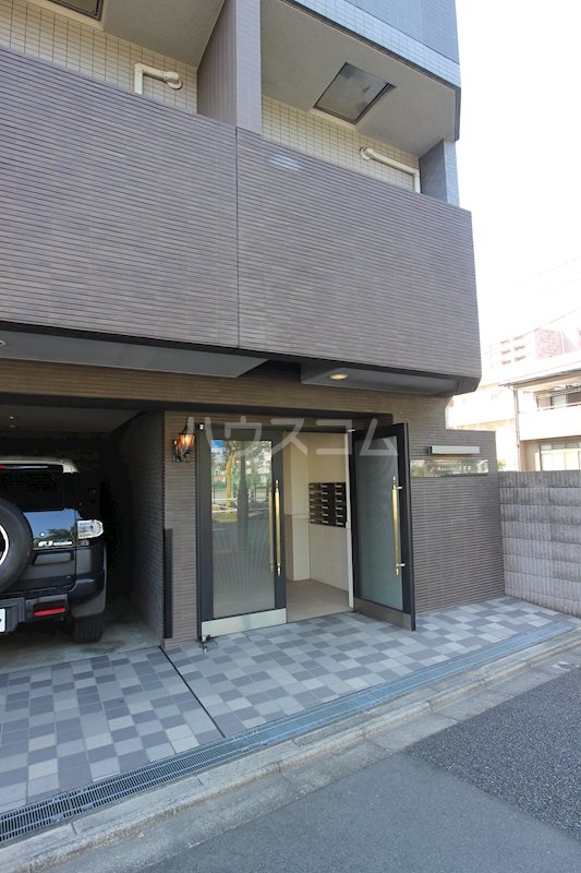 20/30 エントランス