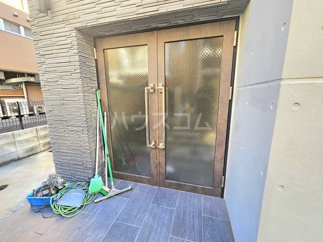 21/27 エントランス