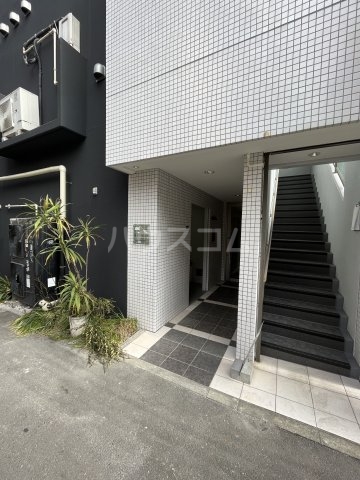 21/30 エントランス