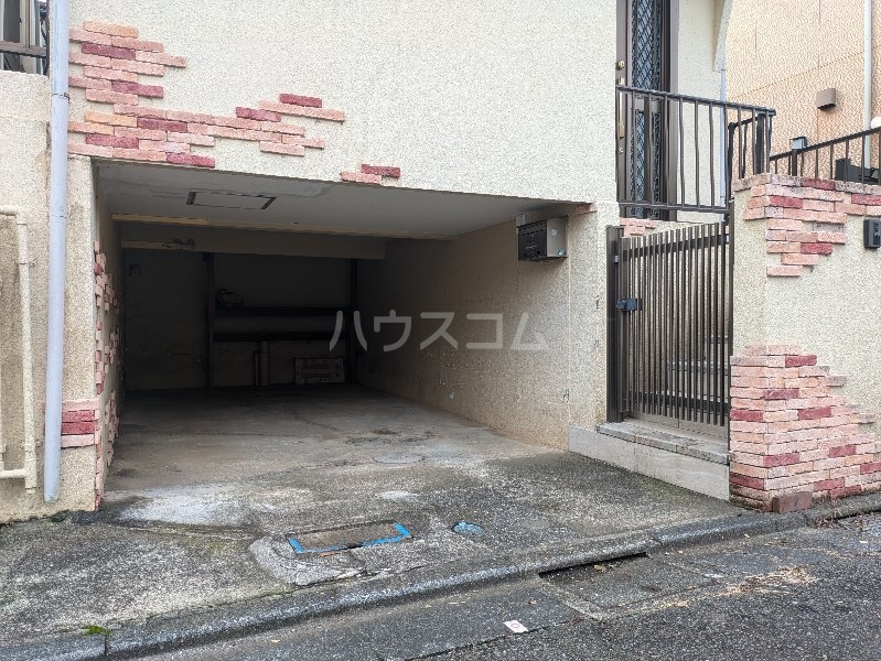 28/30 駐車場