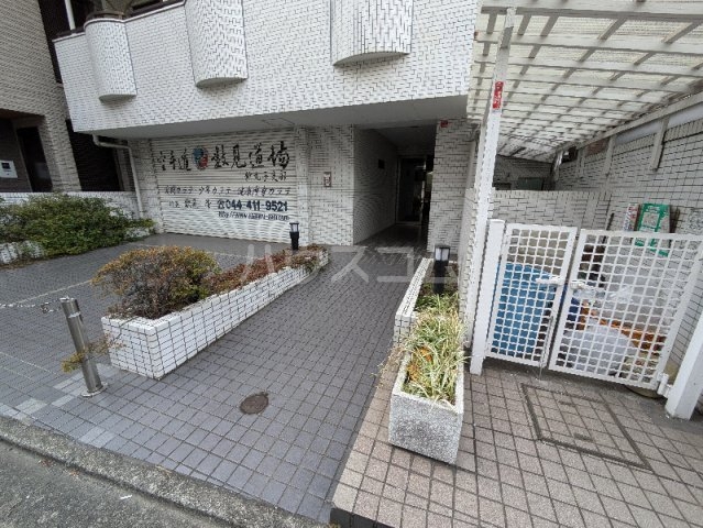 15/17 エントランス