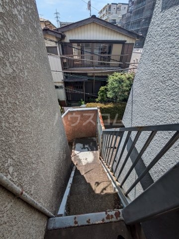 16/19 エントランス