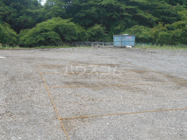 27/30 駐車場