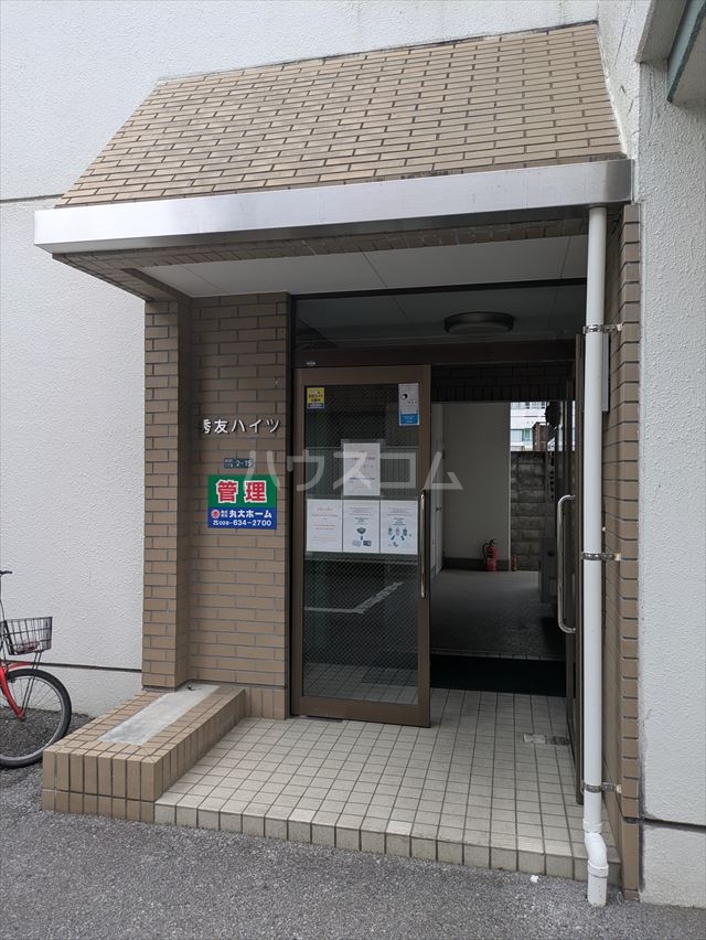 18/27 エントランス