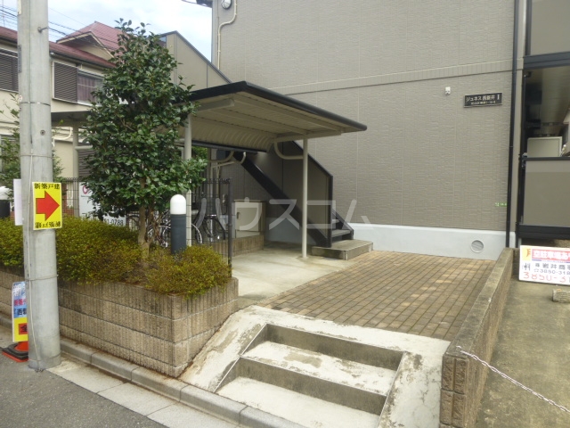20/21 エントランス