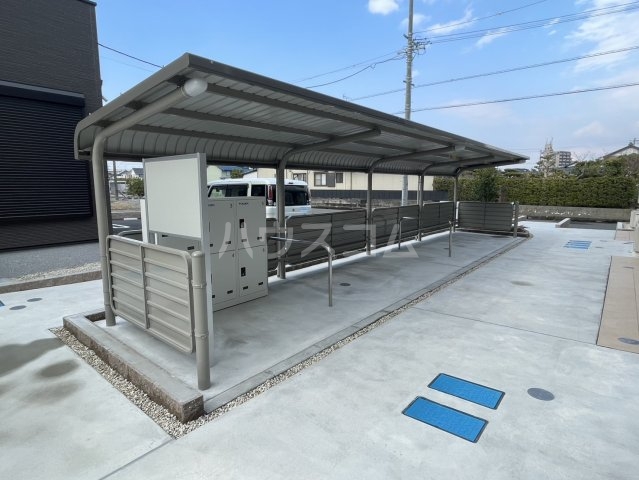 22/28 エントランス