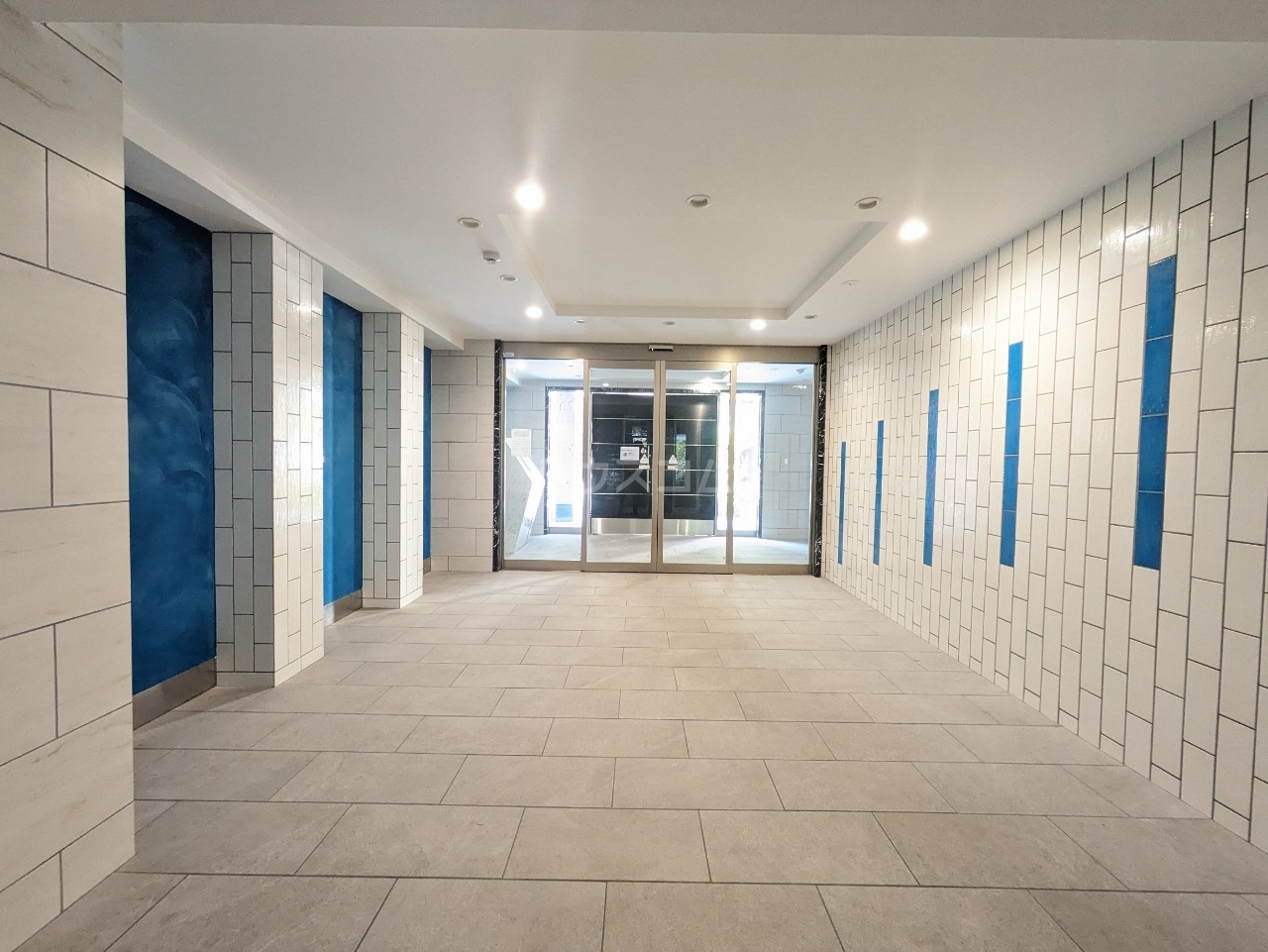 26/30 エントランス